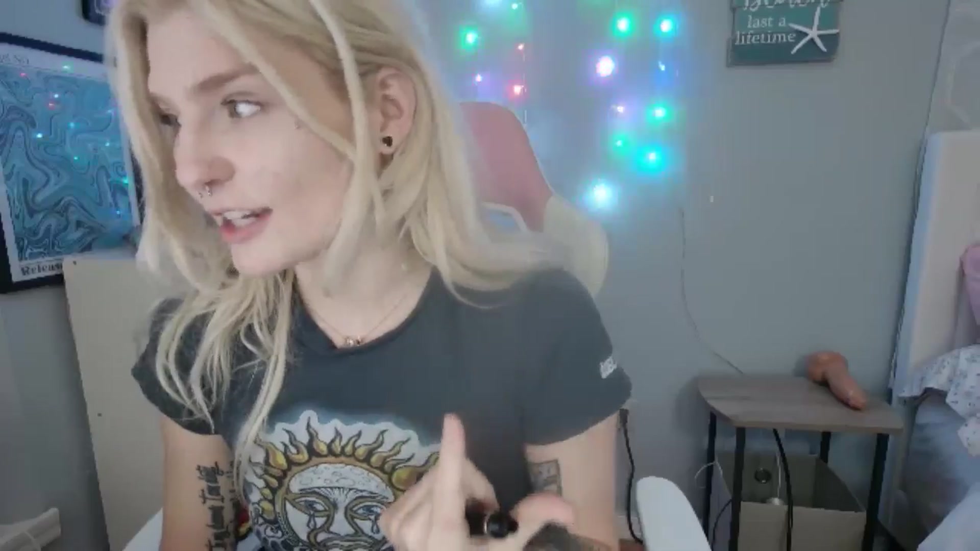 Gallery image thumbnail from DuckChan0's myfreecams stream on, 06/23/2024, 01:11 image 19 of 20