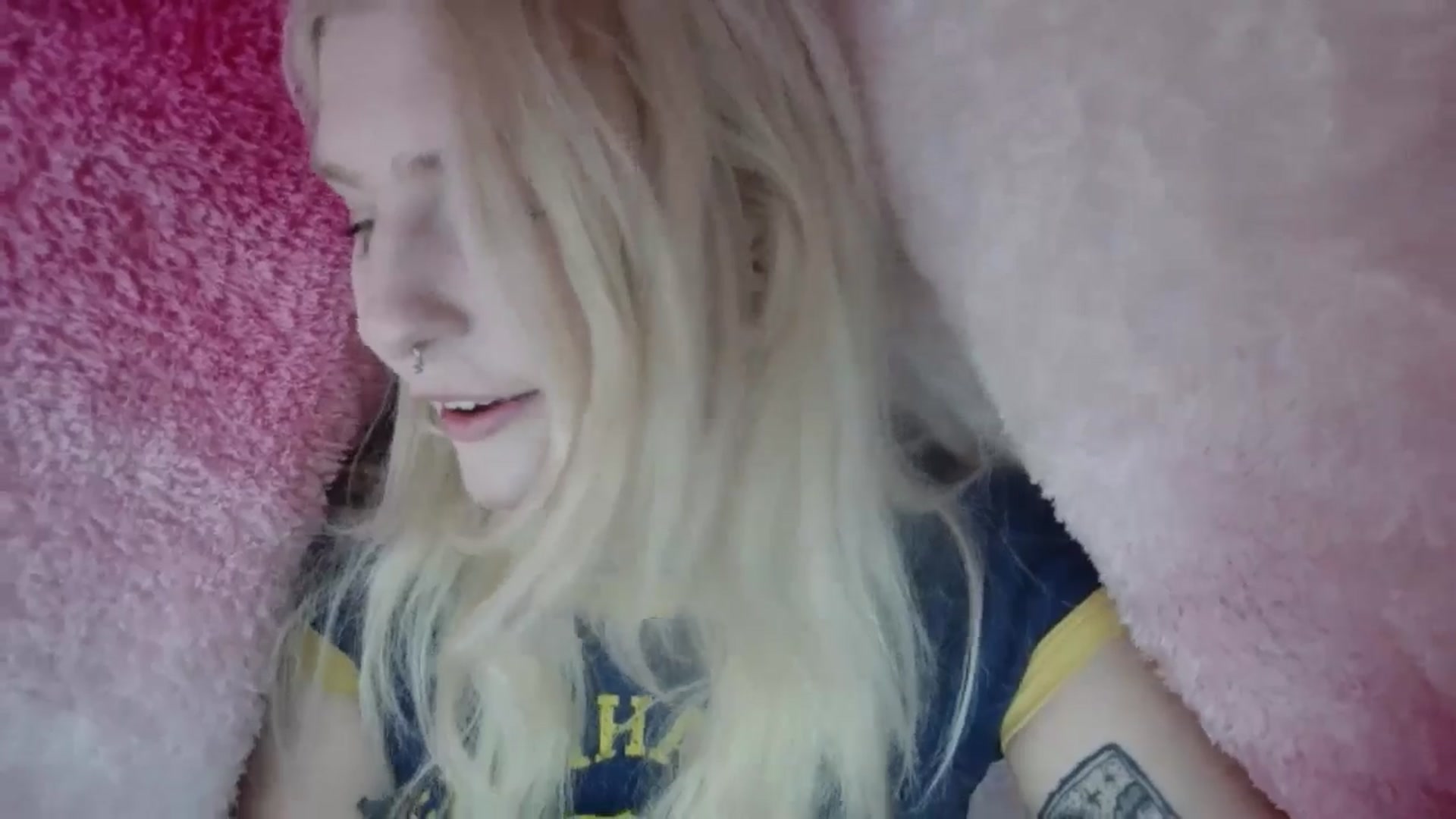 Gallery image thumbnail from DuckChan0's myfreecams stream on, 06/23/2024, 21:30 image 11 of 20
