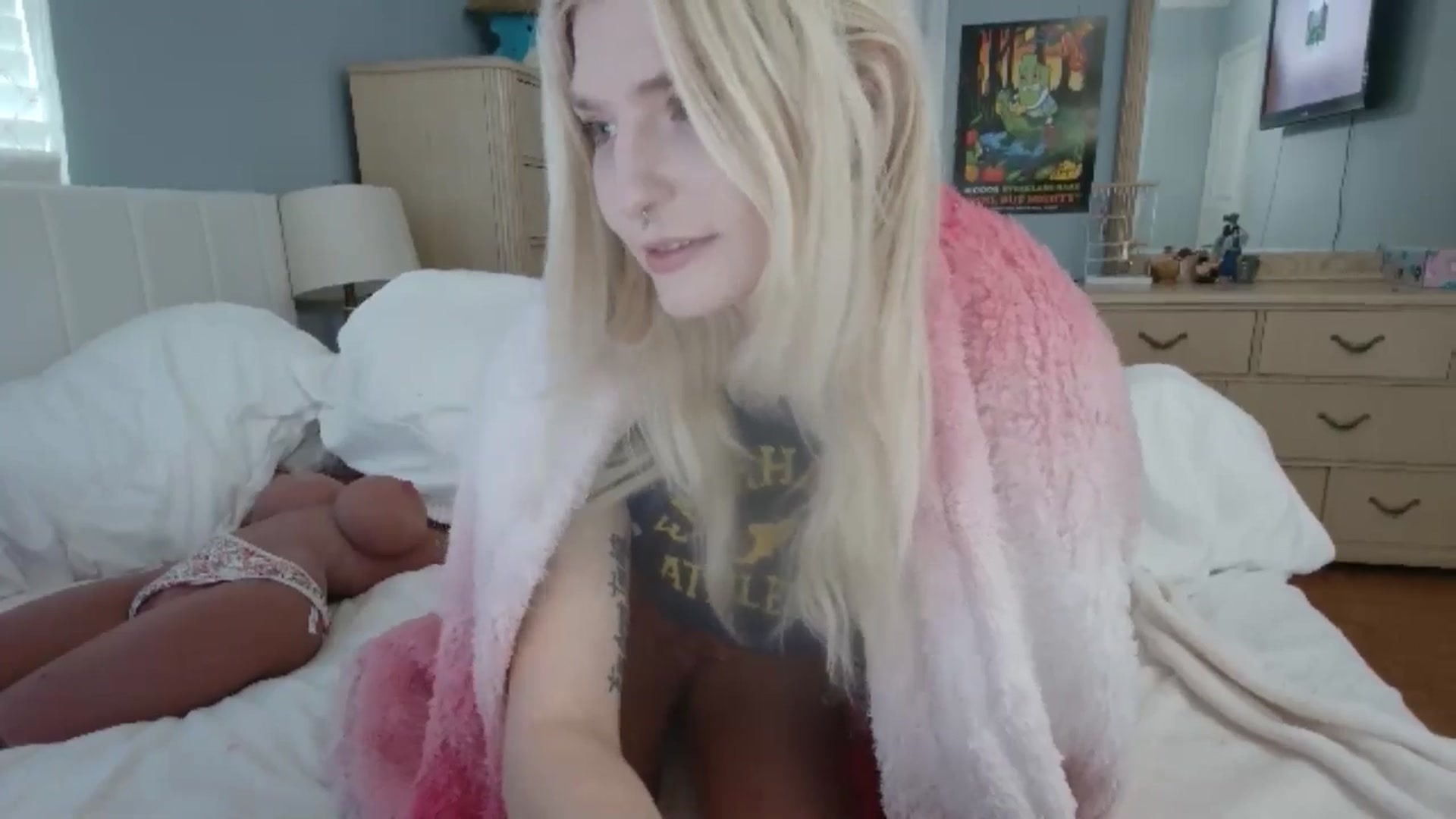 Gallery image thumbnail from DuckChan0's myfreecams stream on, 06/23/2024, 21:30 image 9 of 20