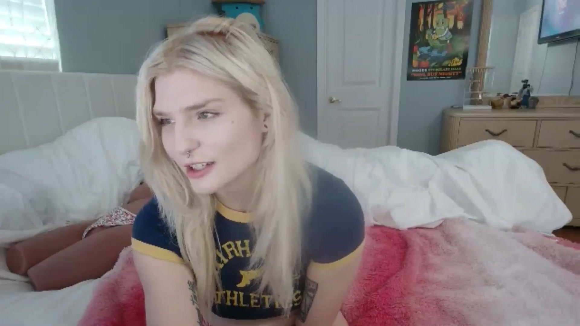 Gallery image thumbnail from DuckChan0's myfreecams stream on, 06/23/2024, 21:30 image 6 of 20