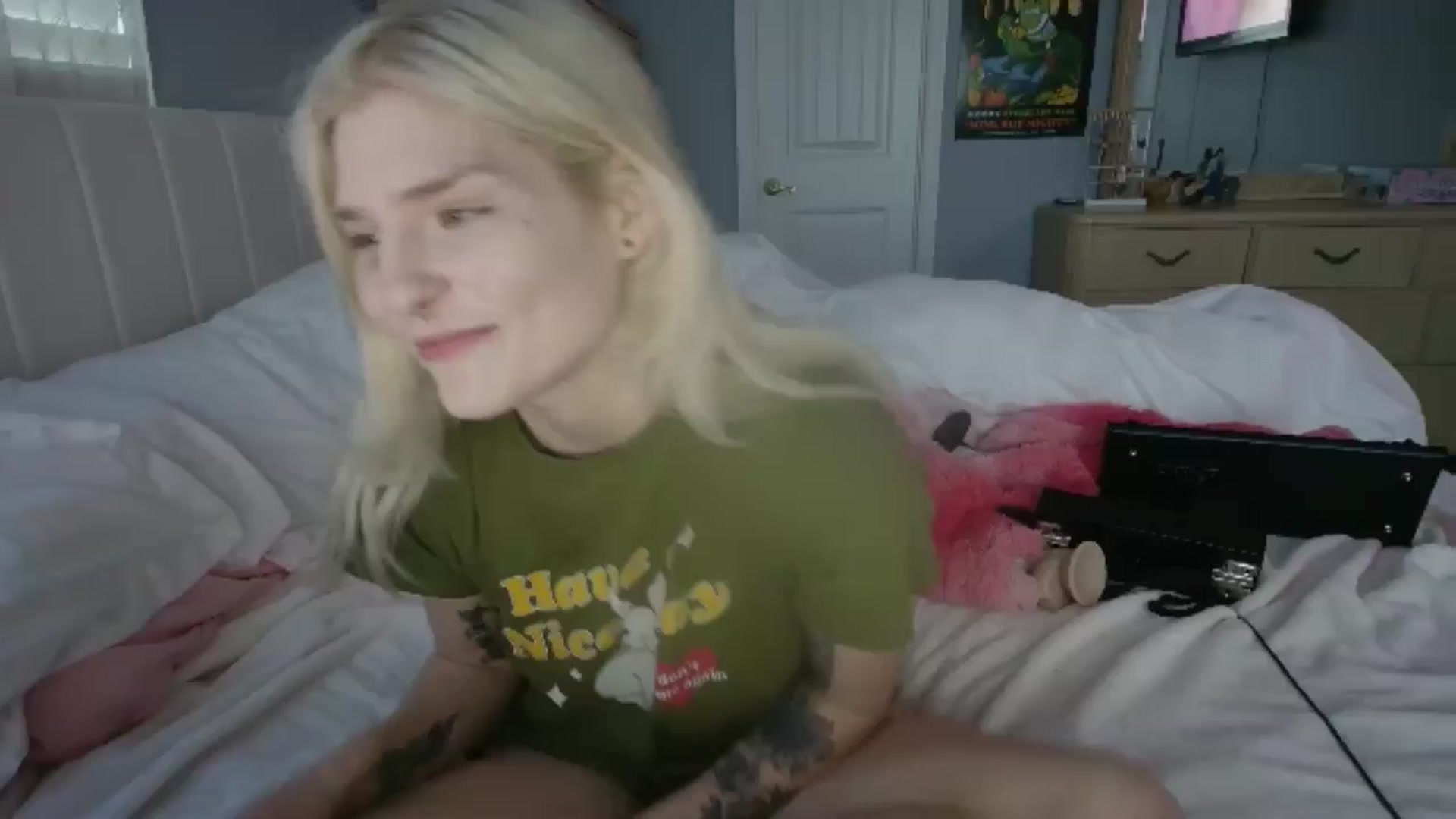 Gallery image thumbnail from DuckChan0's myfreecams stream on, 06/23/2024, 23:13 image 9 of 20