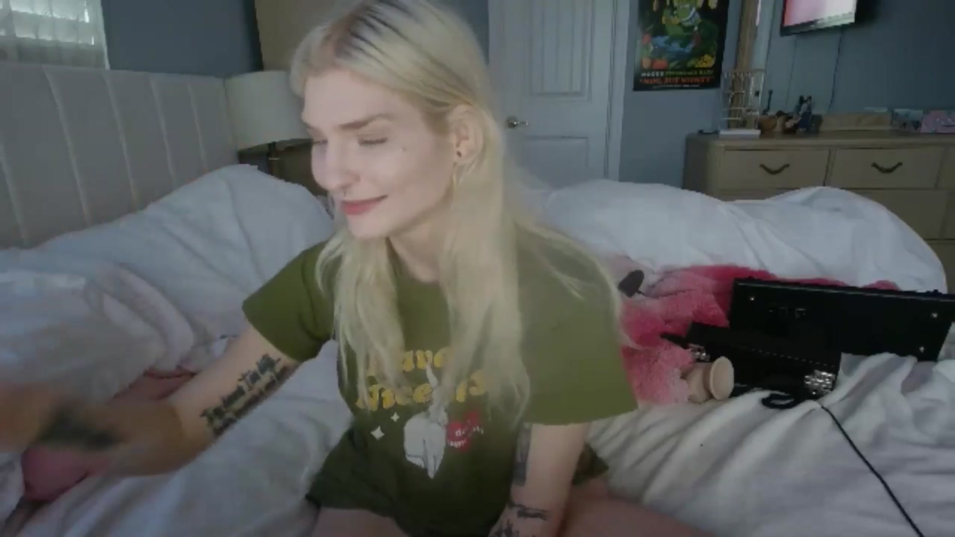 Gallery image thumbnail from DuckChan0's myfreecams stream on, 06/23/2024, 23:13 image 8 of 20