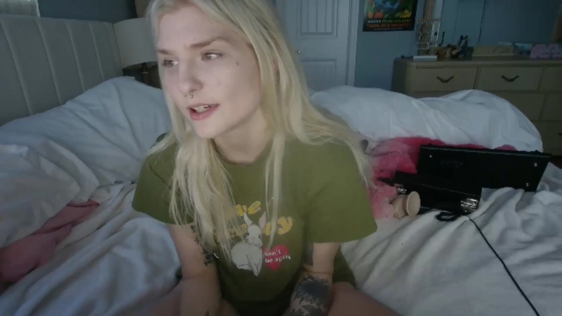 Gallery image thumbnail from DuckChan0's myfreecams stream on, 06/23/2024, 23:13 image 14 of 20