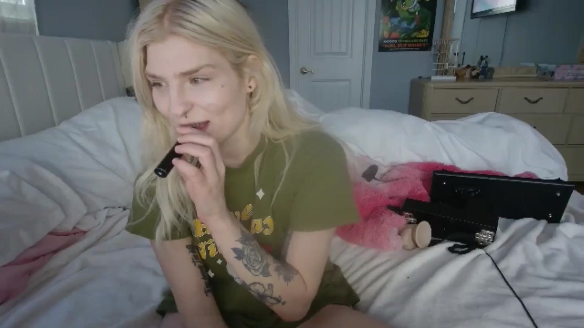 Gallery image thumbnail from DuckChan0's myfreecams stream on, 06/23/2024, 23:13 image 2 of 20