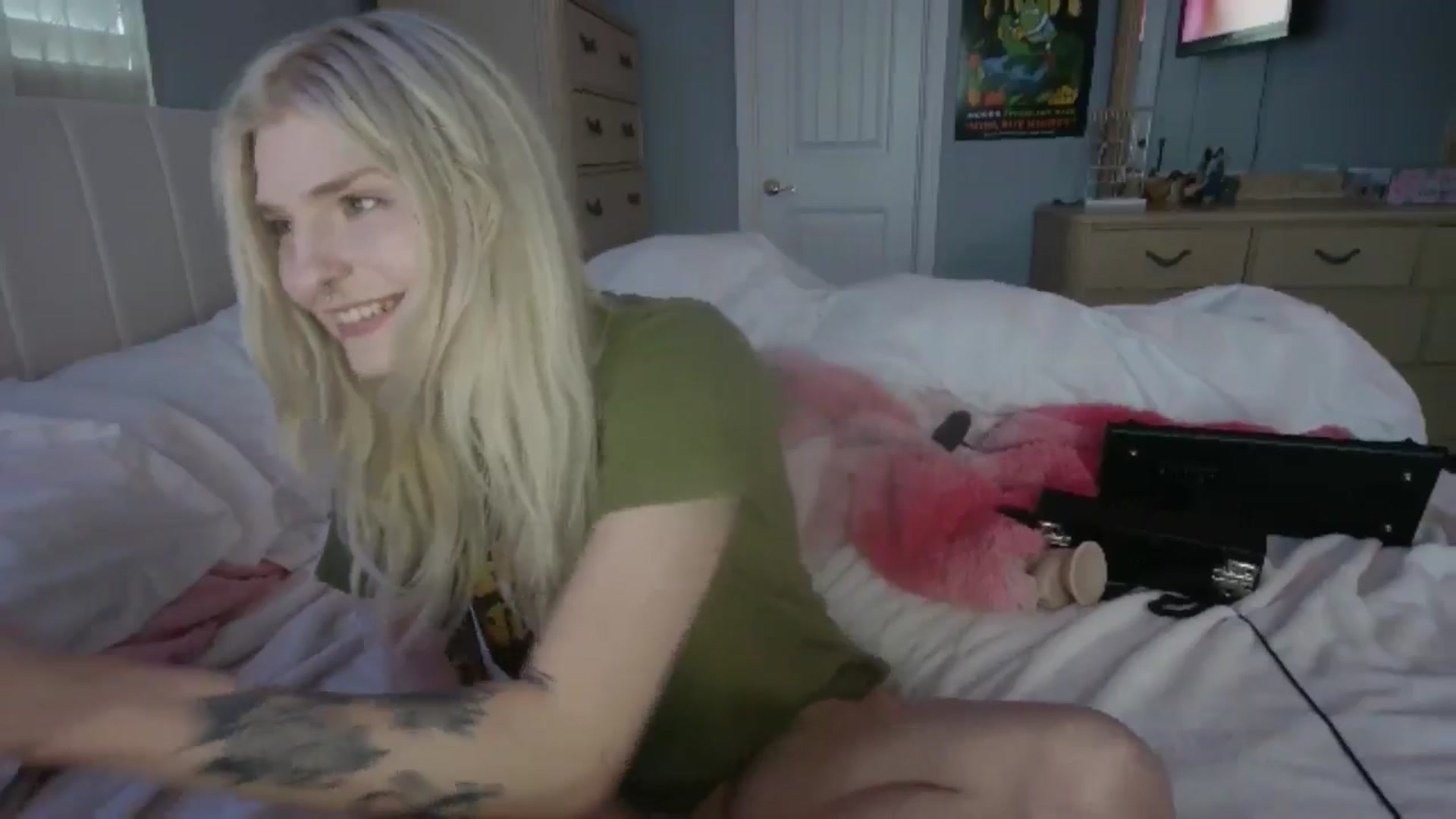 Gallery image thumbnail from DuckChan0's myfreecams stream on, 06/23/2024, 23:13 image 10 of 20