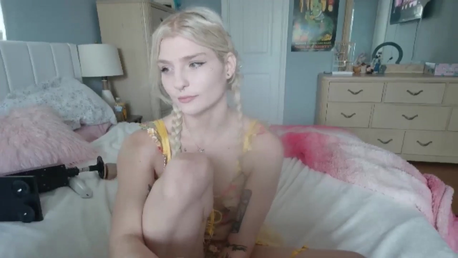 Gallery image thumbnail from DuckChan0's myfreecams stream on, 06/25/2024, 16:07 image 18 of 20