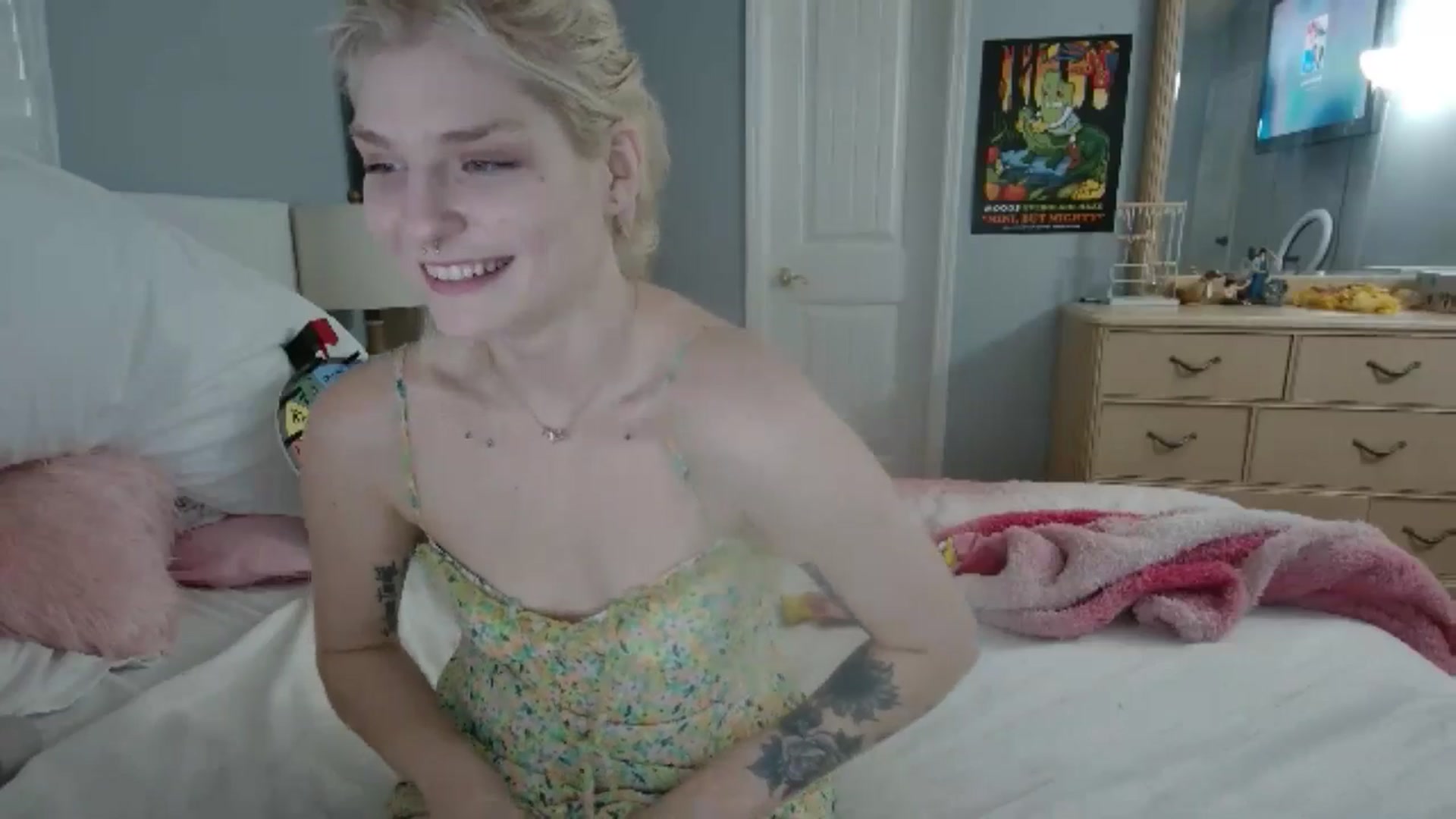 Gallery image thumbnail from DuckChan0's myfreecams stream on, 06/25/2024, 23:01 image 17 of 20