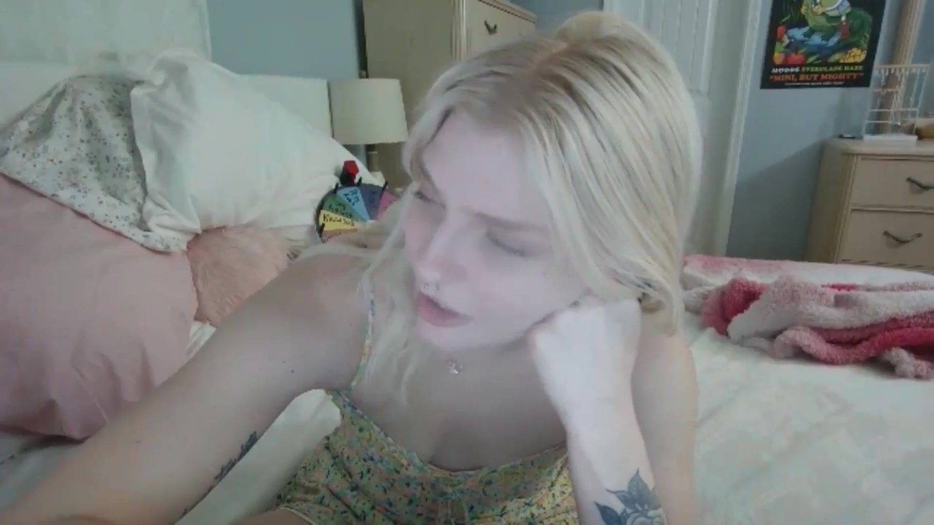 Gallery image thumbnail from DuckChan0's myfreecams stream on, 06/25/2024, 23:50 image 7 of 20