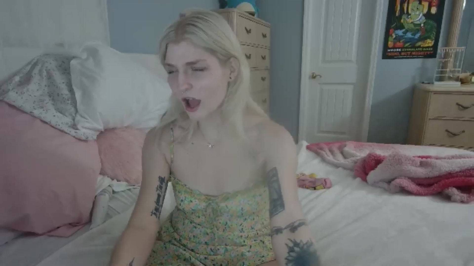 Gallery image thumbnail from DuckChan0's myfreecams stream on, 06/25/2024, 23:50 image 14 of 20