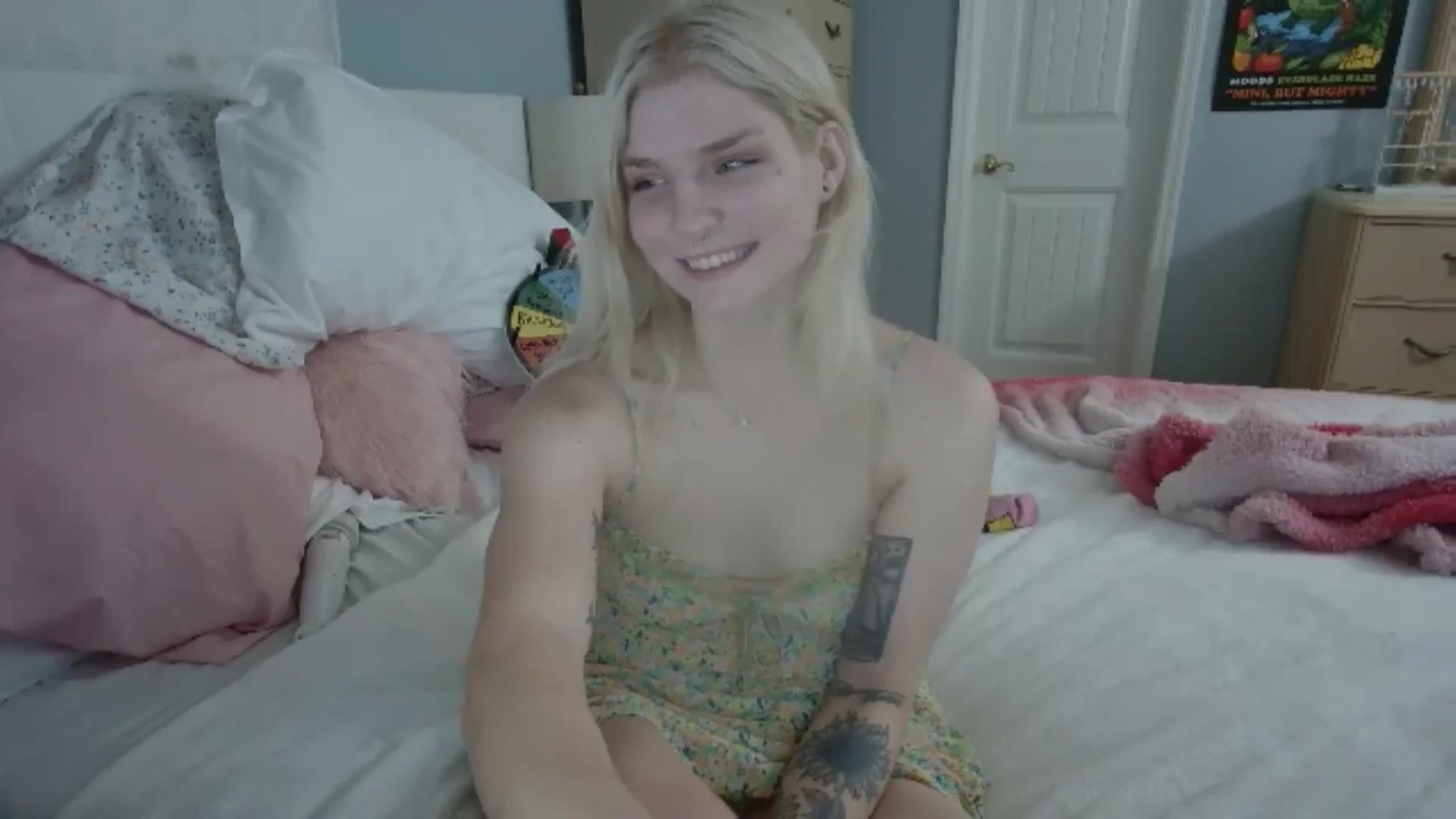 Gallery image thumbnail from DuckChan0's myfreecams stream on, 06/25/2024, 23:50 image 18 of 20