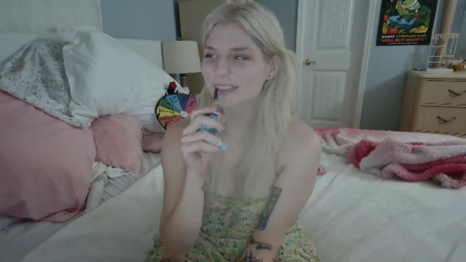 Gallery image thumbnail from DuckChan0's myfreecams stream on, 06/25/2024, 23:50 image 10 of 20