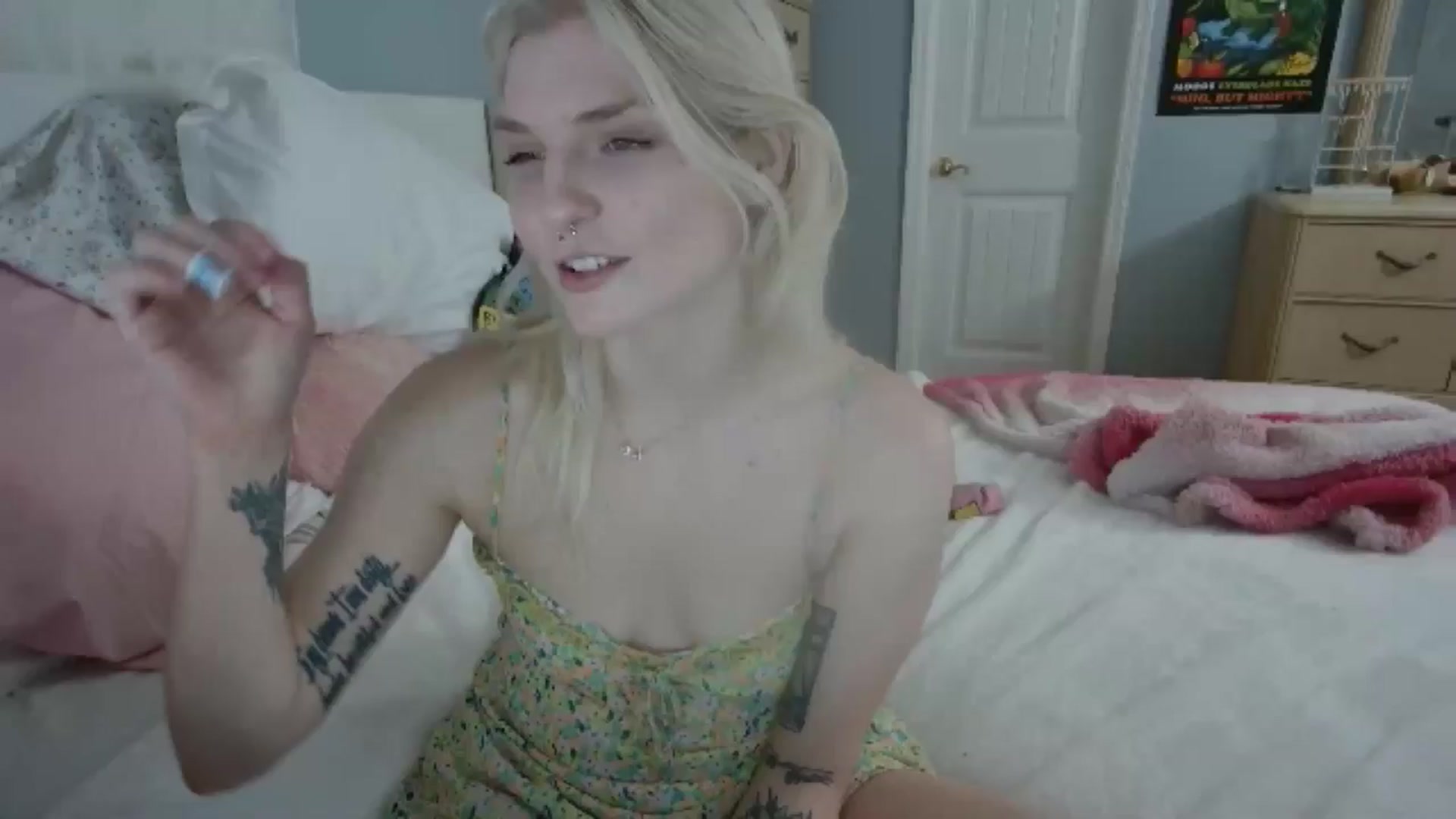 Gallery image thumbnail from DuckChan0's myfreecams stream on, 06/25/2024, 23:50 image 5 of 20