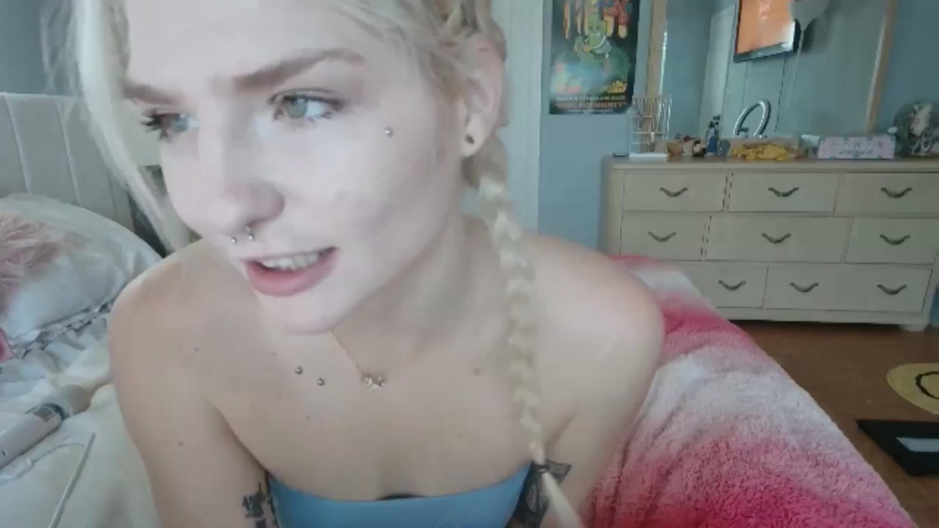 Gallery image thumbnail from DuckChan0's myfreecams stream on, 06/26/2024, 14:48 image 12 of 20