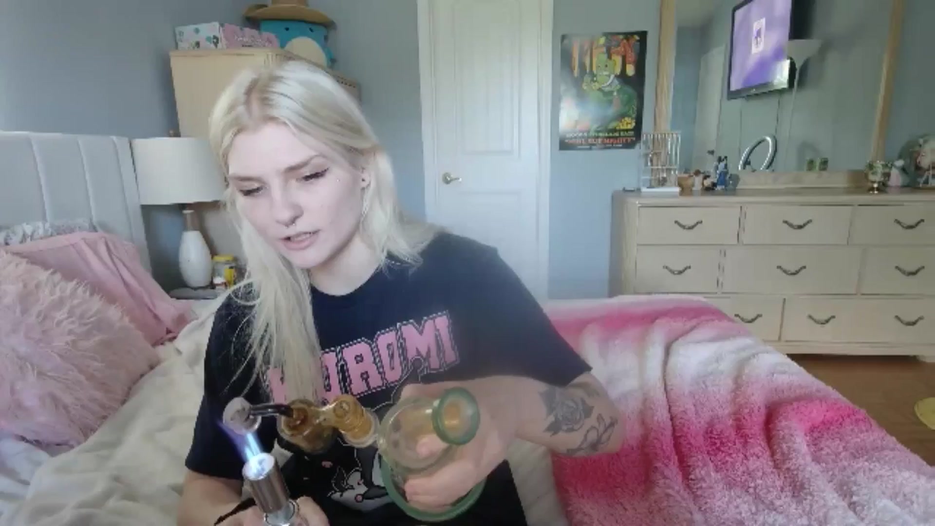 Gallery image thumbnail from DuckChan0's myfreecams stream on, 06/27/2024, 15:01 image 7 of 20