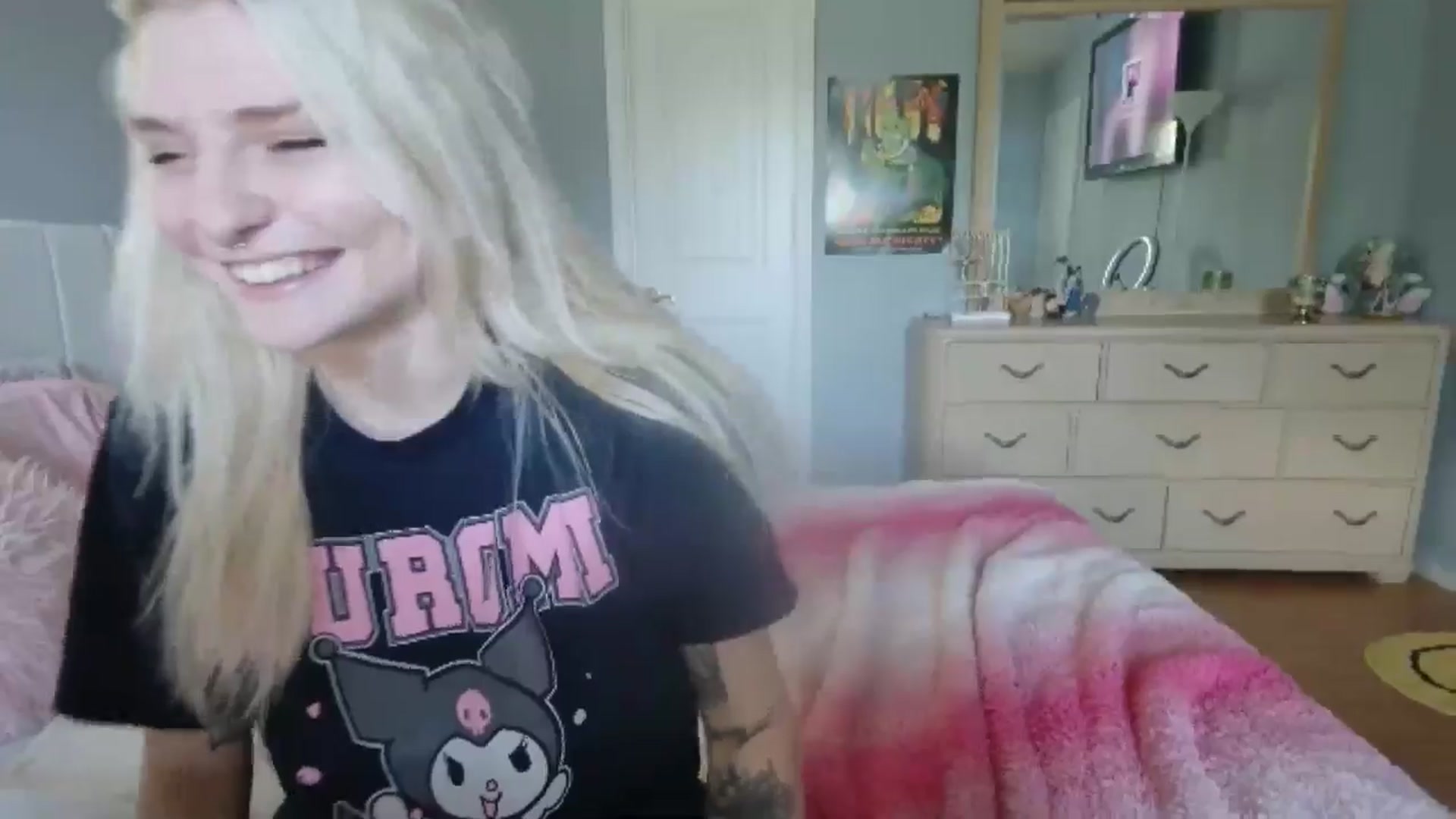 Gallery image thumbnail from DuckChan0's myfreecams stream on, 06/27/2024, 15:01 image 20 of 20