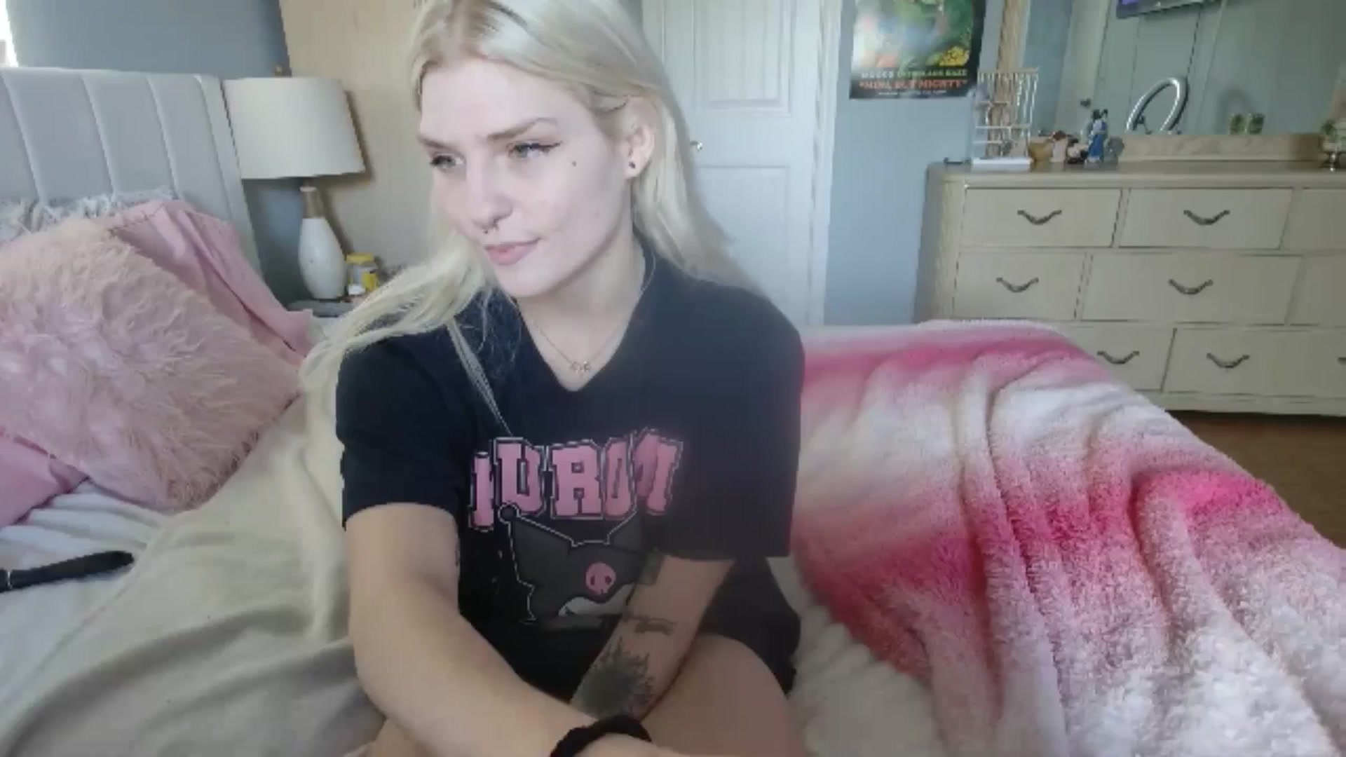 Gallery image thumbnail from DuckChan0's myfreecams stream on, 06/27/2024, 15:01 image 2 of 20
