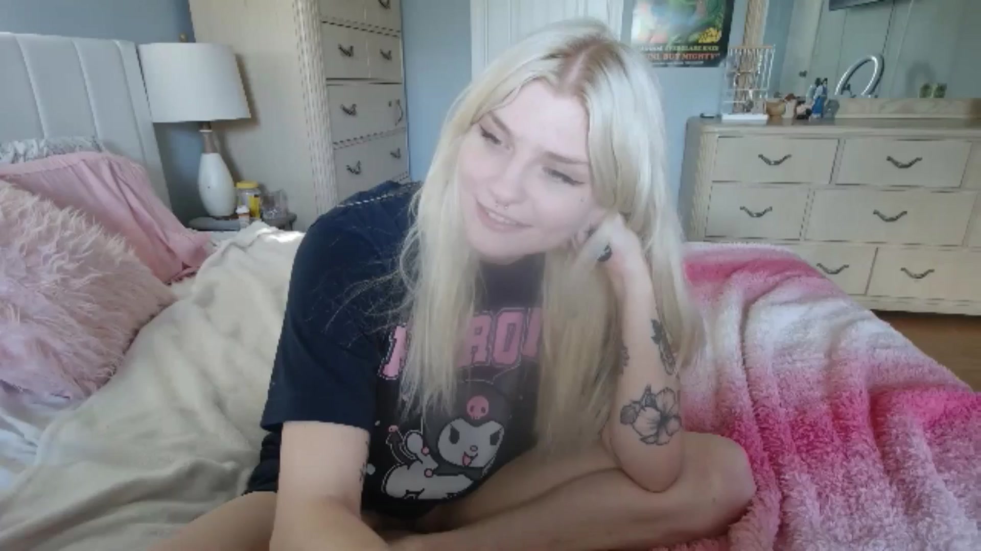 Gallery image thumbnail from DuckChan0's myfreecams stream on, 06/27/2024, 15:01 image 14 of 20