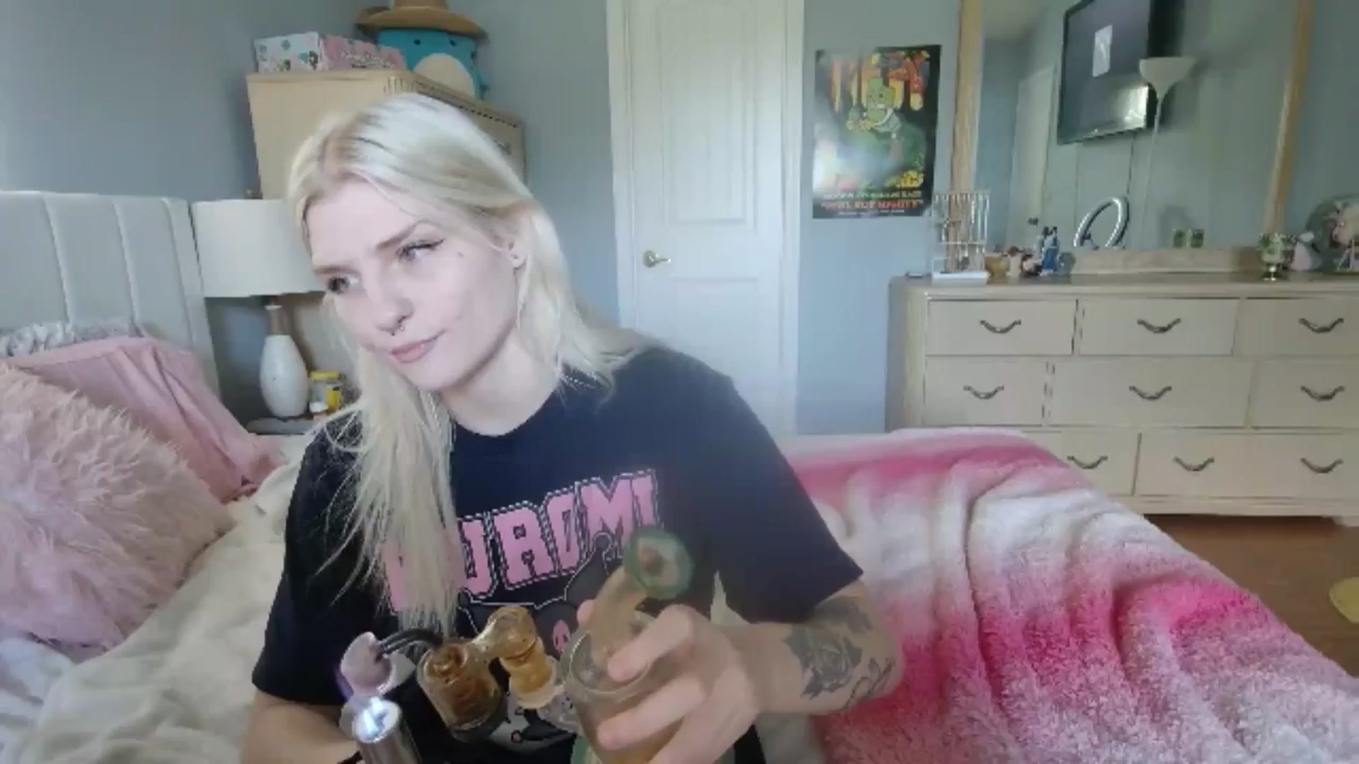 Gallery image thumbnail from DuckChan0's myfreecams stream on, 06/27/2024, 15:01 image 8 of 20