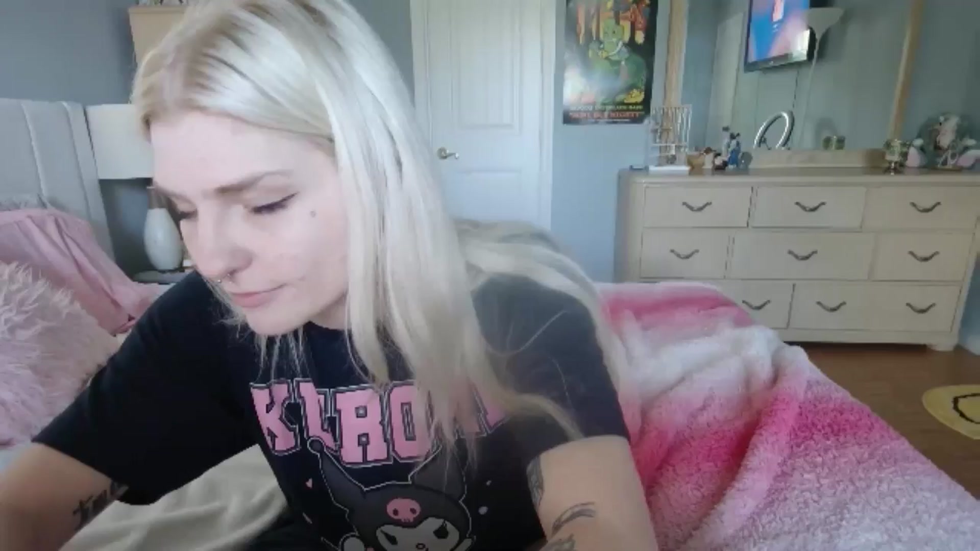 Gallery image thumbnail from DuckChan0's myfreecams stream on, 06/27/2024, 15:17 image 1 of 20