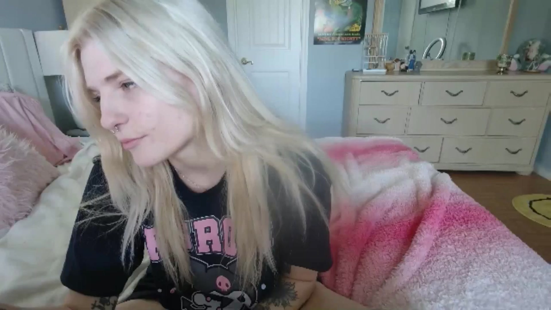 Gallery image thumbnail from DuckChan0's myfreecams stream on, 06/27/2024, 15:17 image 9 of 20