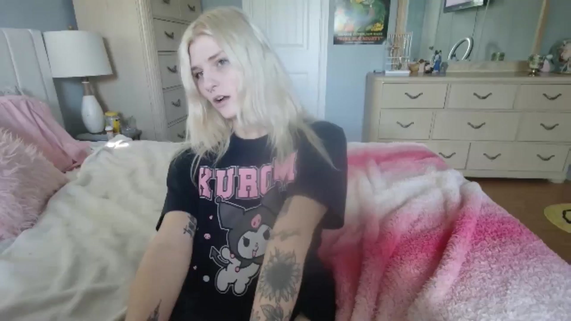 Gallery image thumbnail from DuckChan0's myfreecams stream on, 06/27/2024, 15:17 image 11 of 20