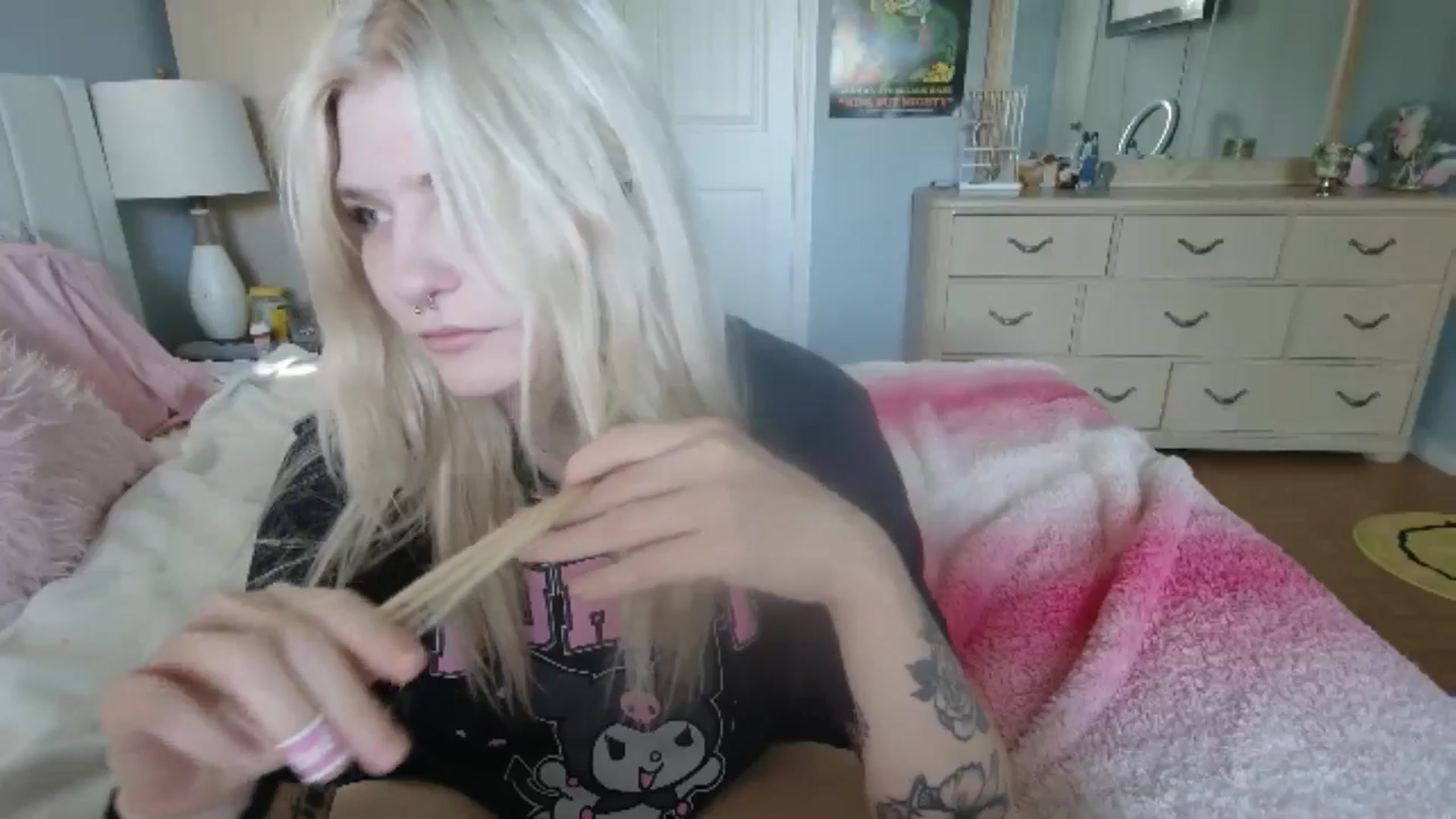 Gallery image thumbnail from DuckChan0's myfreecams stream on, 06/27/2024, 15:17 image 8 of 20