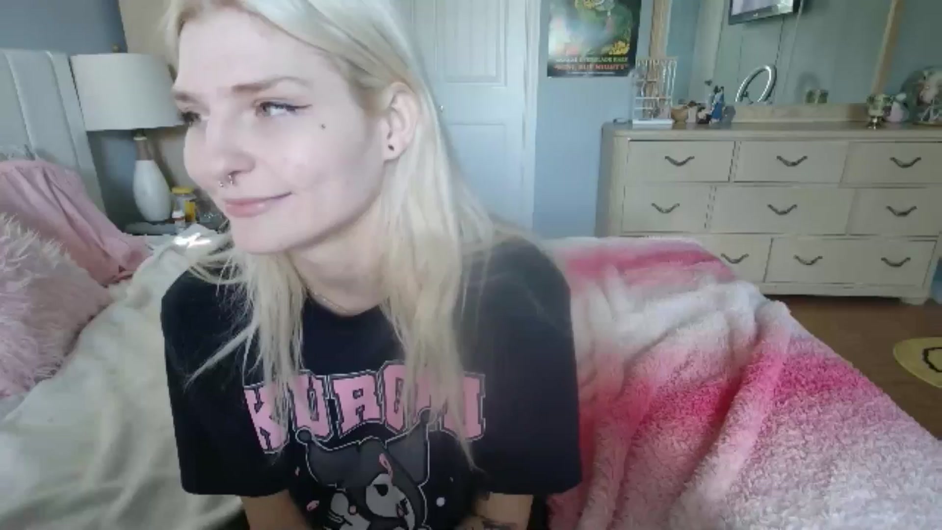 Gallery image thumbnail from DuckChan0's myfreecams stream on, 06/27/2024, 15:17 image 12 of 20