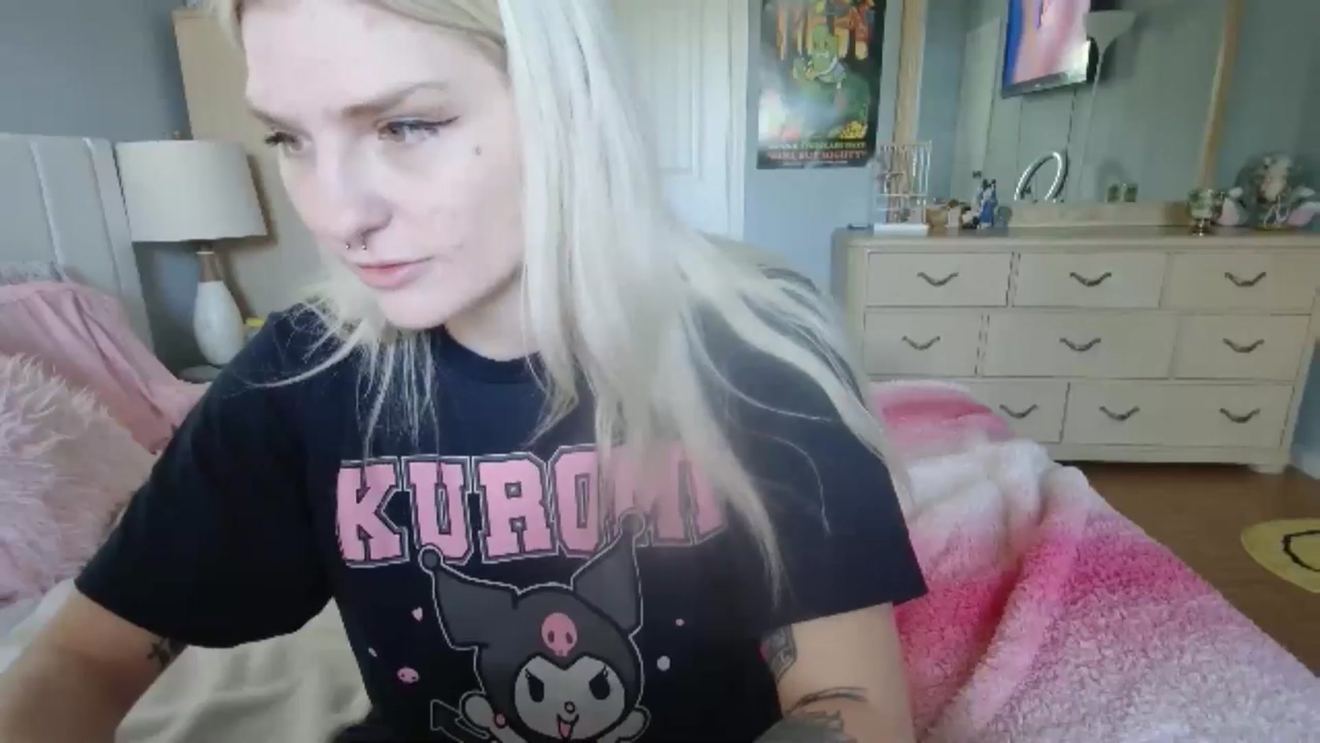 Gallery image thumbnail from DuckChan0's myfreecams stream on, 06/27/2024, 15:17 image 2 of 20