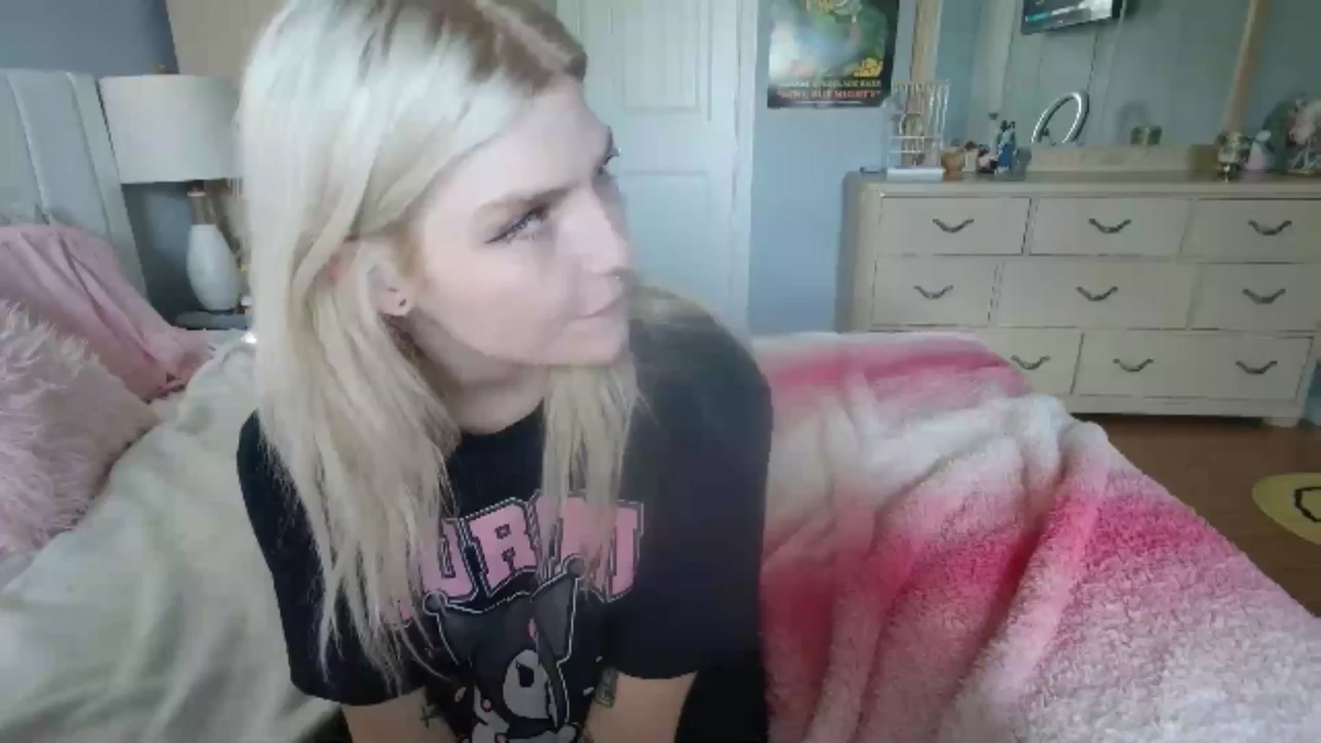 Gallery image thumbnail from DuckChan0's myfreecams stream on, 06/27/2024, 15:17 image 13 of 20