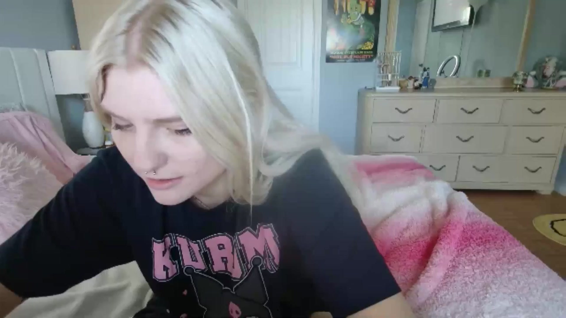 Gallery image thumbnail from DuckChan0's myfreecams stream on, 06/27/2024, 15:17 image 5 of 20