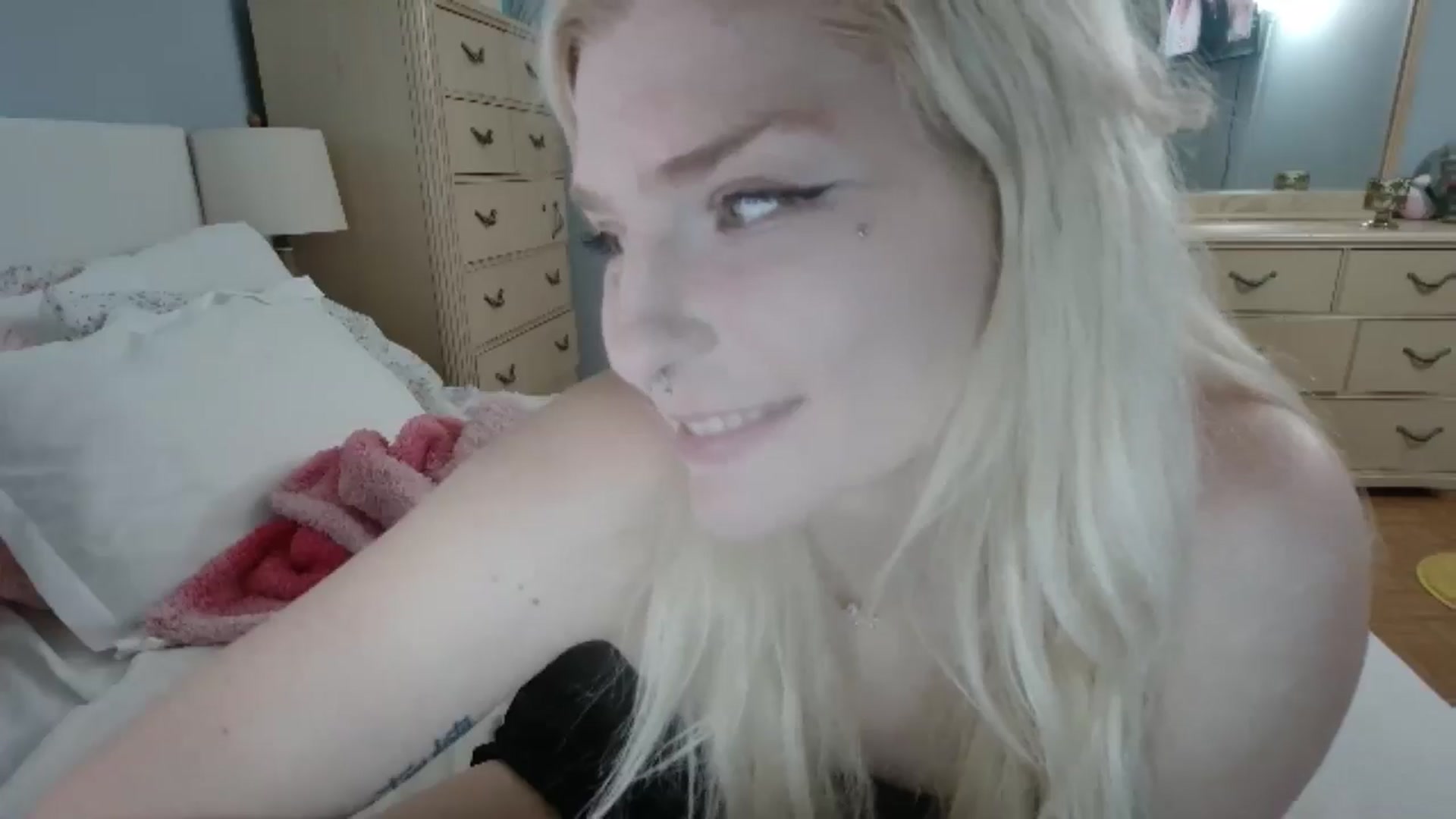 Gallery image thumbnail from DuckChan0's myfreecams stream on, 06/27/2024, 18:54 image 20 of 20