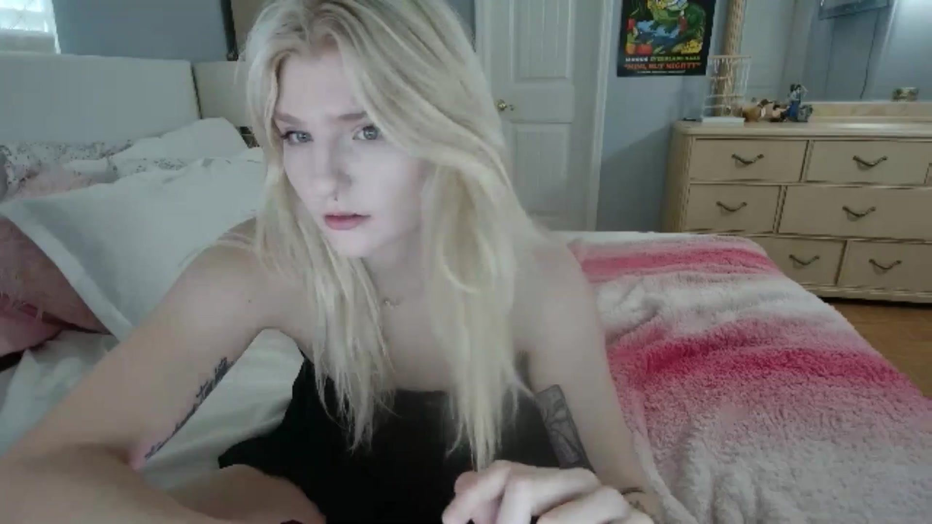 Gallery image thumbnail from DuckChan0's myfreecams stream on, 06/27/2024, 18:54 image 3 of 20