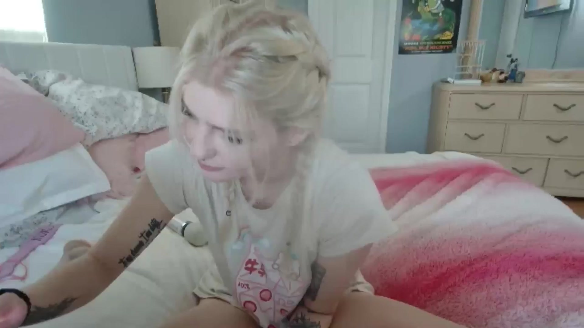 Gallery image thumbnail from DuckChan0's myfreecams stream on, 06/28/2024, 14:15 image 18 of 20