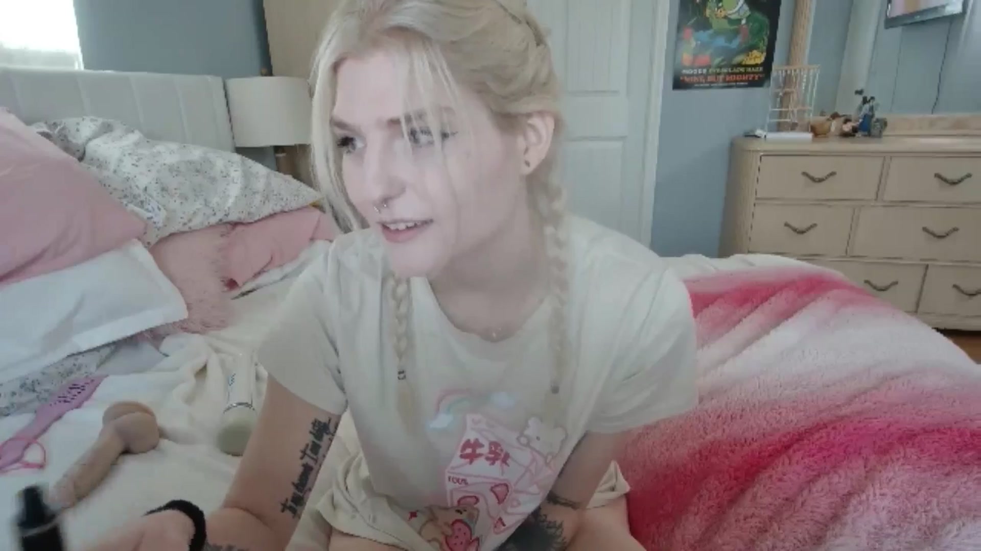 Gallery image thumbnail from DuckChan0's myfreecams stream on, 06/28/2024, 14:15 image 13 of 20