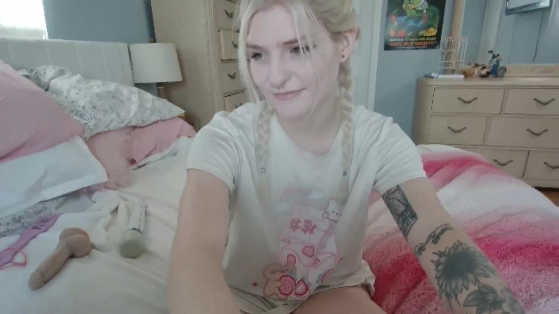 Gallery image thumbnail from DuckChan0's myfreecams stream on, 06/28/2024, 14:15 image 12 of 20