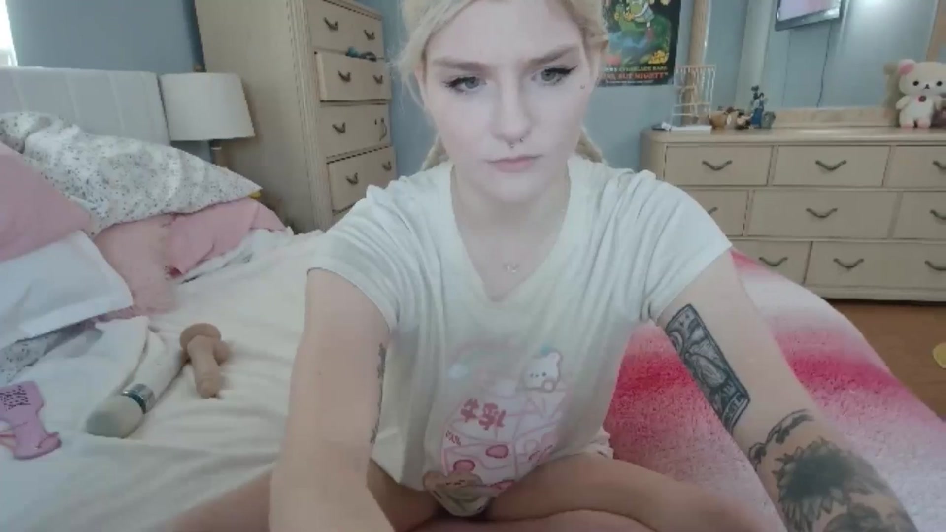Gallery image thumbnail from DuckChan0's myfreecams stream on, 06/28/2024, 14:15 image 4 of 20