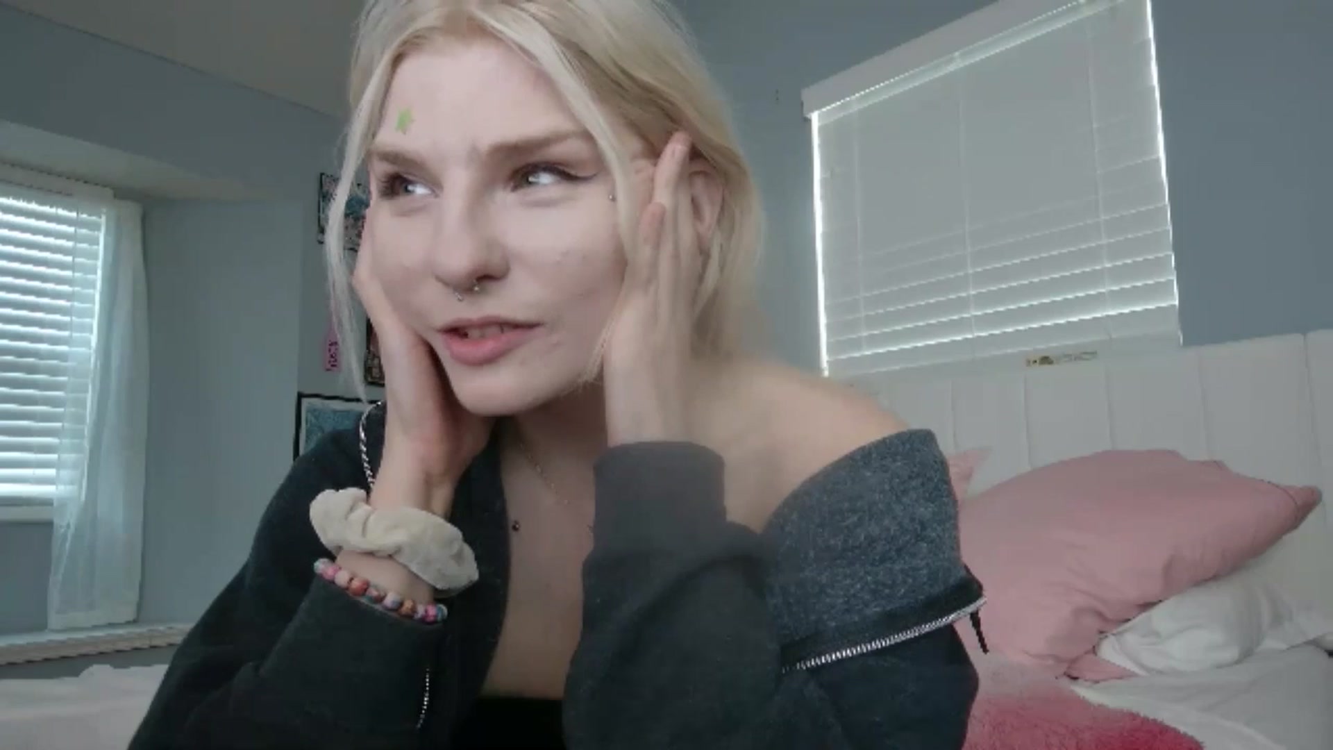Gallery image thumbnail from DuckChan0's myfreecams stream on, 06/30/2024, 23:51 image 17 of 20