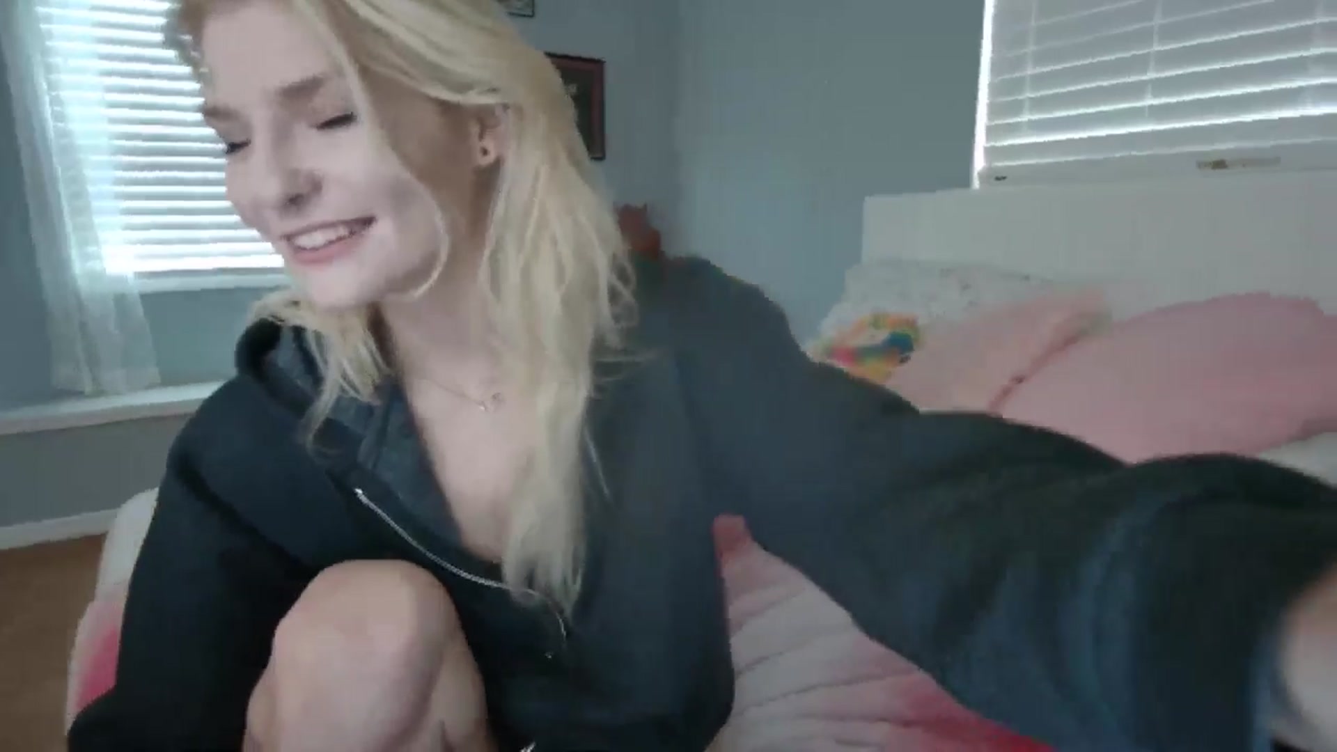 Gallery image thumbnail from DuckChan0's myfreecams stream on, 06/30/2024, 23:51 image 2 of 20