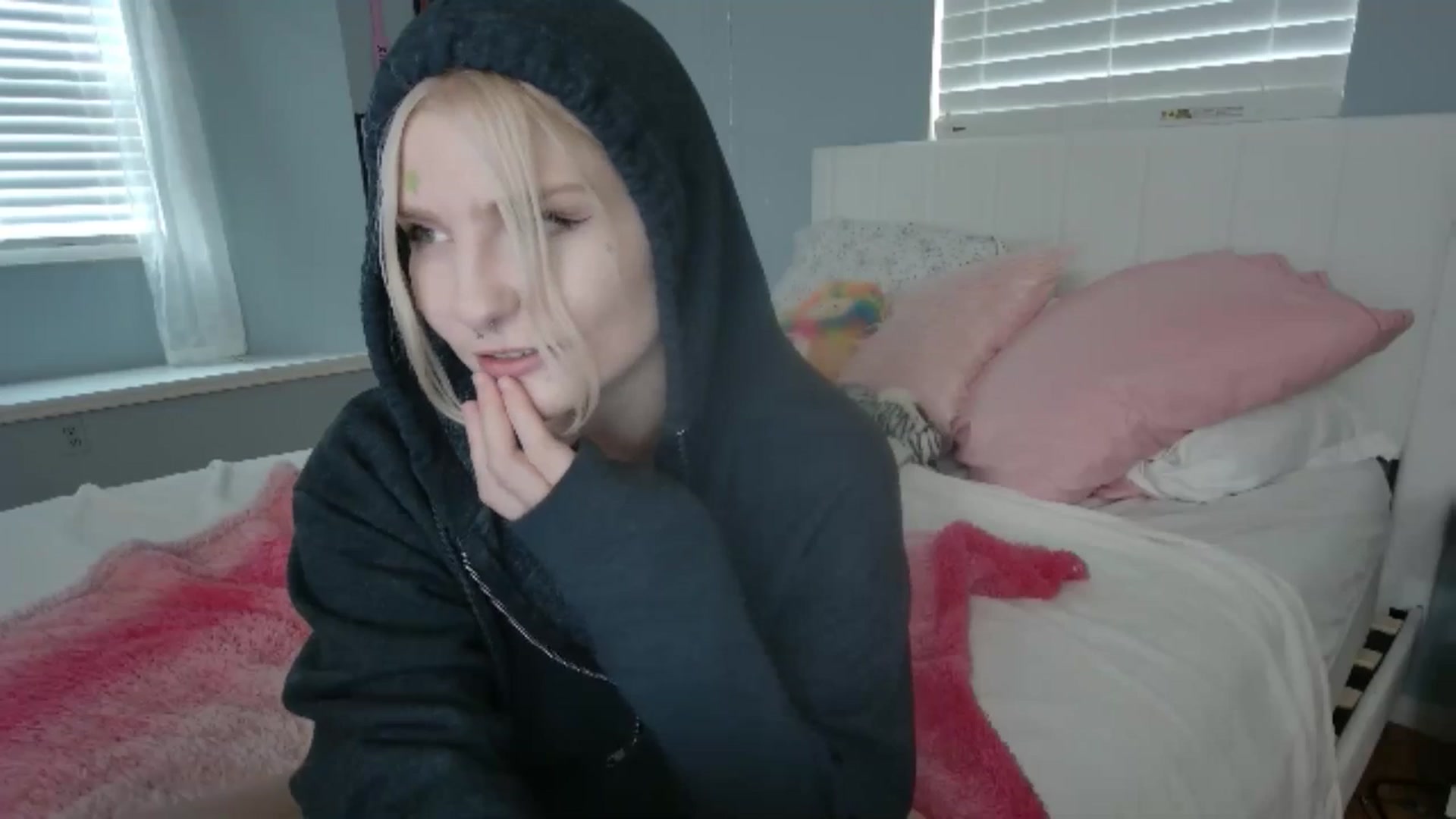 Gallery image thumbnail from DuckChan0's myfreecams stream on, 06/30/2024, 23:51 image 3 of 20