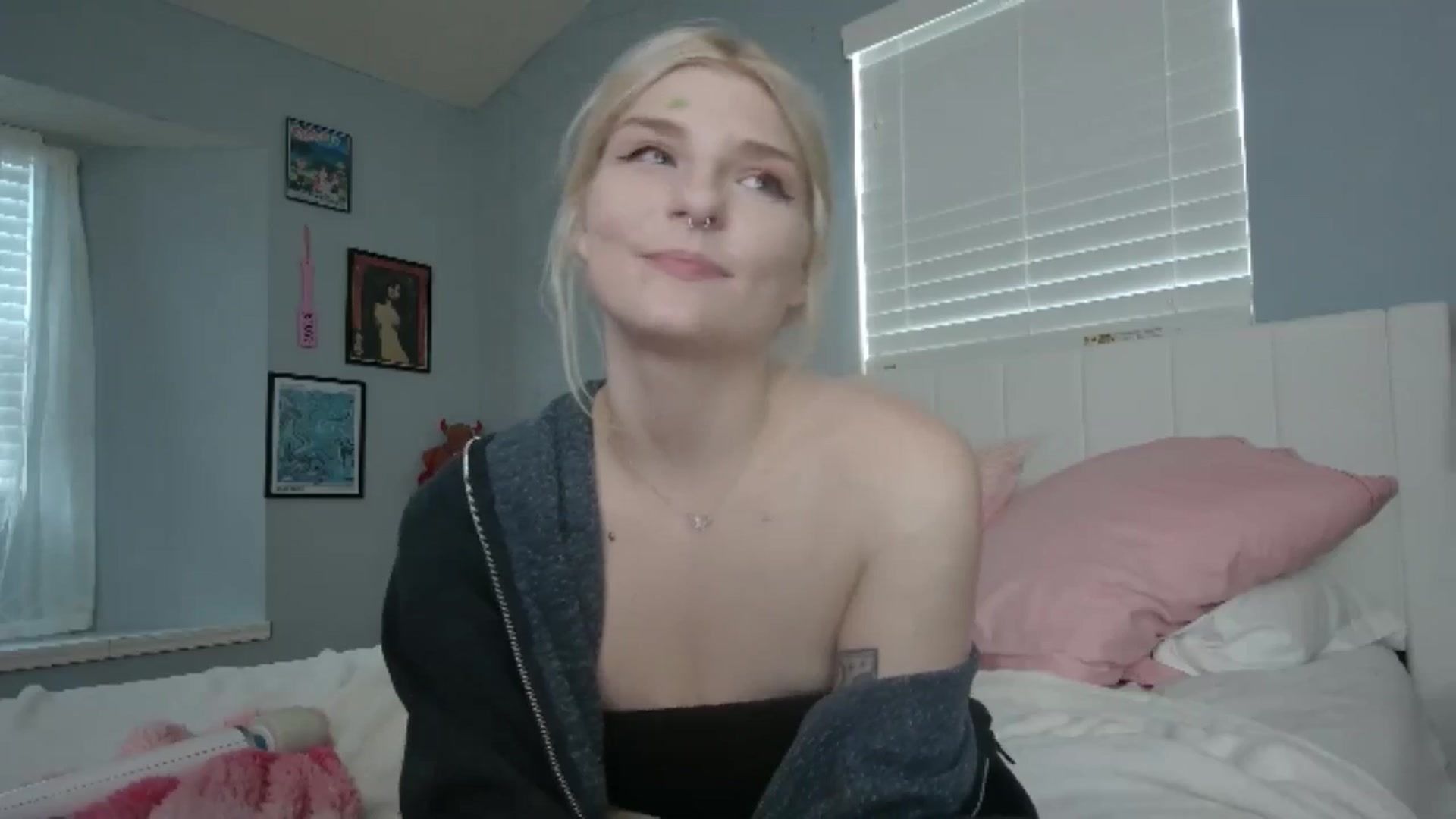 Gallery image thumbnail from DuckChan0's myfreecams stream on, 06/30/2024, 23:51 image 14 of 20