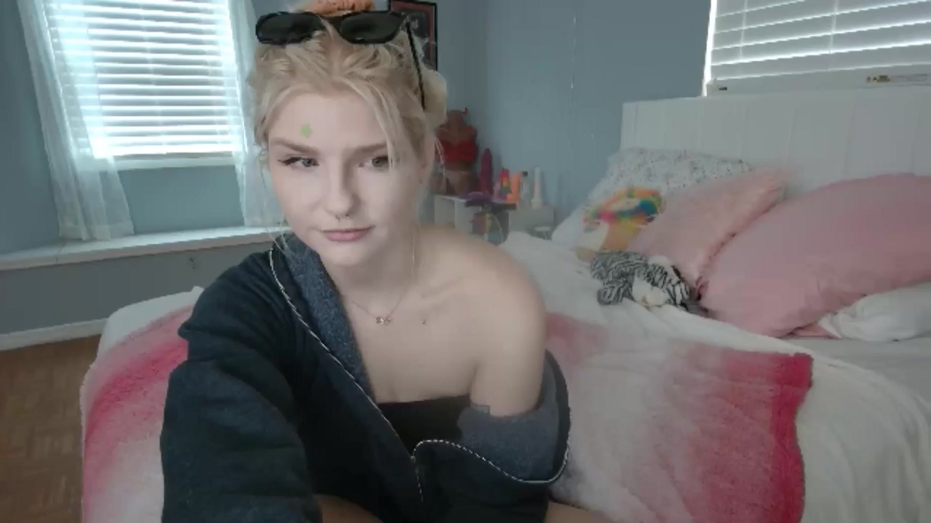Gallery image thumbnail from DuckChan0's myfreecams stream on, 06/30/2024, 23:51 image 1 of 20