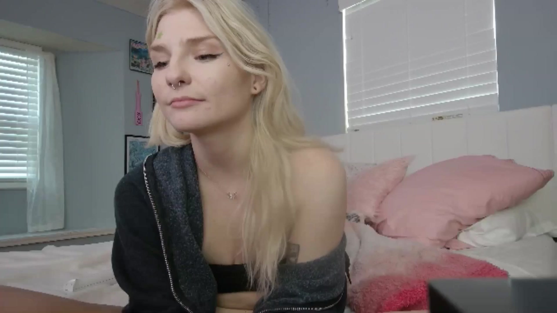 Gallery image thumbnail from DuckChan0's myfreecams stream on, 06/30/2024, 23:51 image 18 of 20
