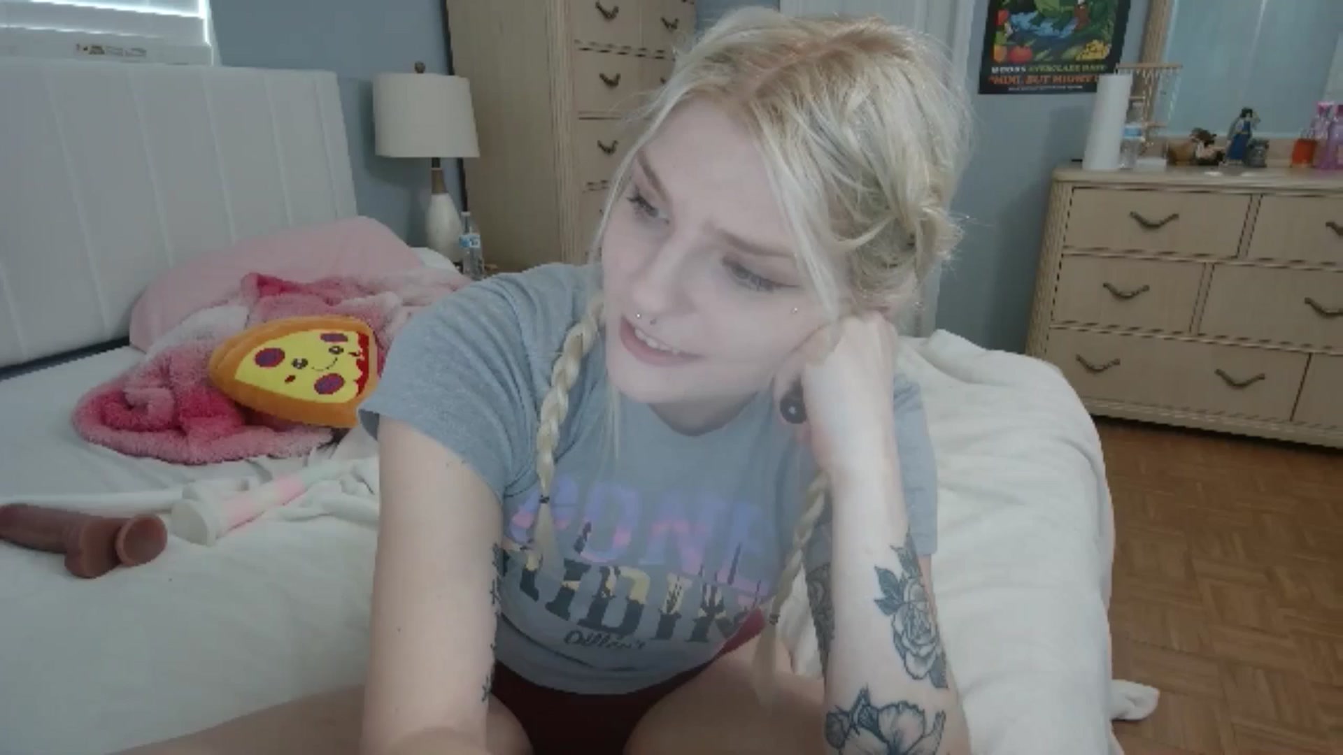 Gallery image thumbnail from DuckChan0's myfreecams stream on, 07/01/2024, 18:34 image 11 of 20