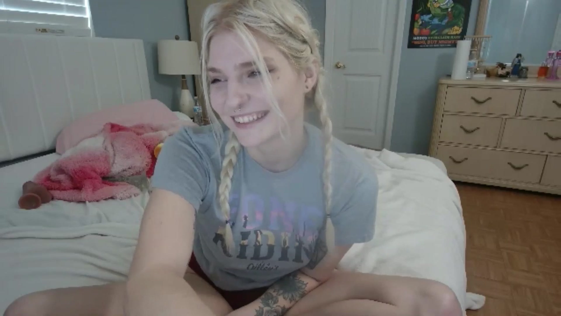 Gallery image thumbnail from DuckChan0's myfreecams stream on, 07/01/2024, 18:34 image 18 of 20