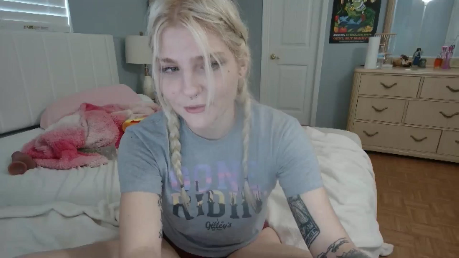 Gallery image thumbnail from DuckChan0's myfreecams stream on, 07/01/2024, 18:52 image 8 of 20