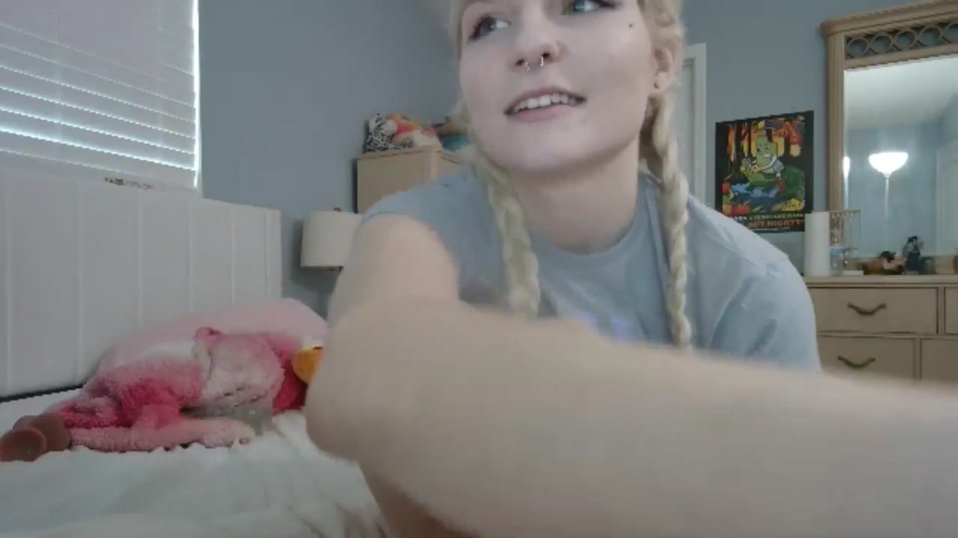 Gallery image thumbnail from DuckChan0's myfreecams stream on, 07/01/2024, 18:52 image 14 of 20
