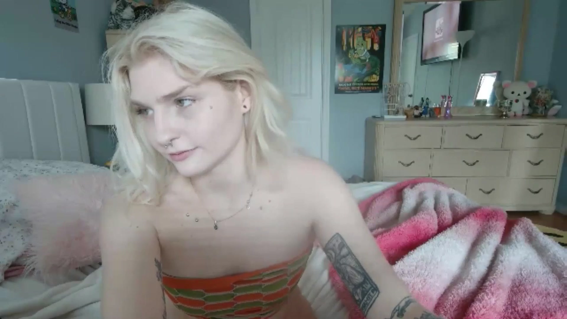 Gallery image thumbnail from DuckChan0's myfreecams stream on, 07/08/2024, 15:09 image 15 of 20