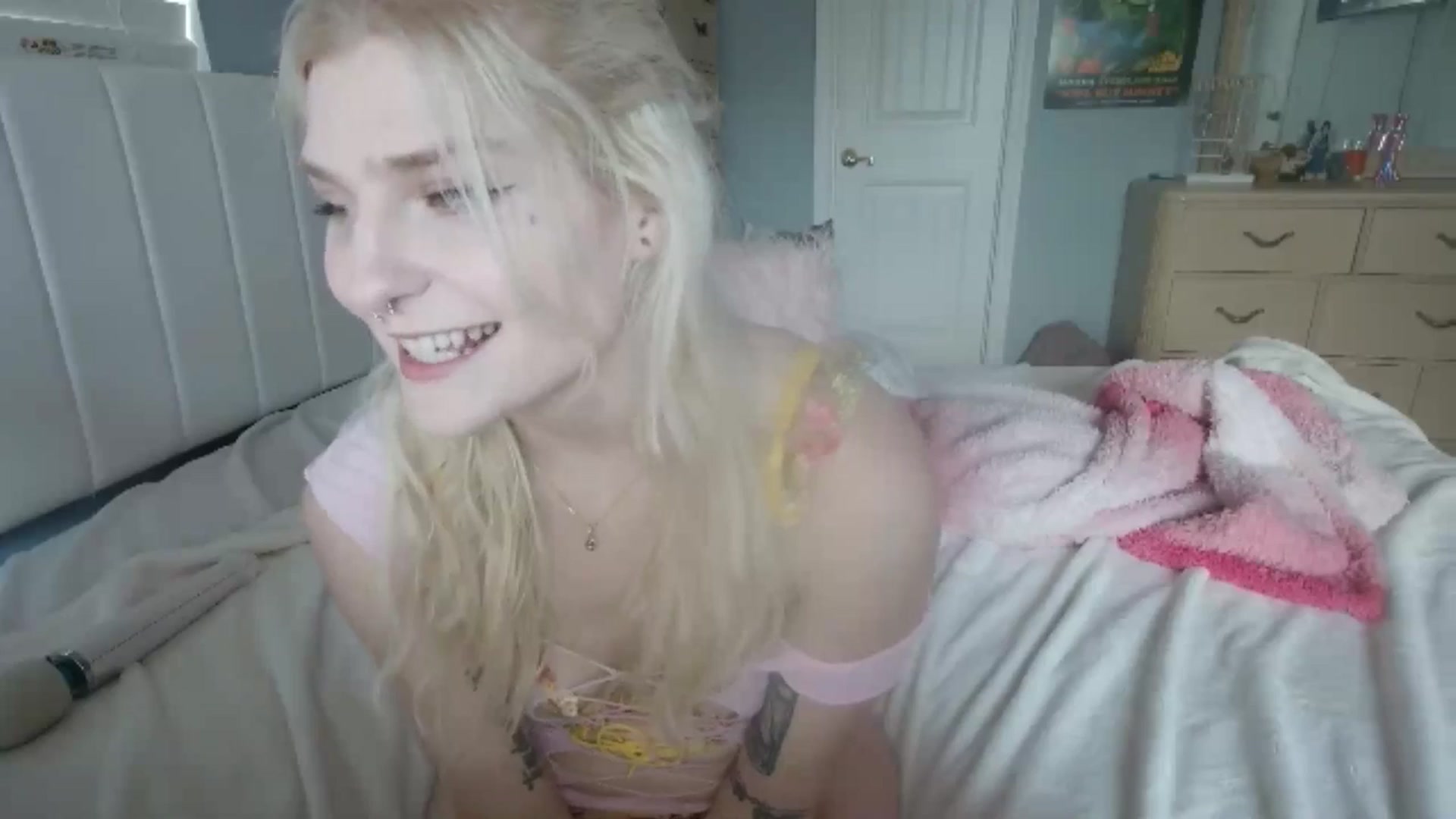 Gallery image thumbnail from DuckChan0's myfreecams stream on, 07/08/2024, 22:36 image 15 of 20