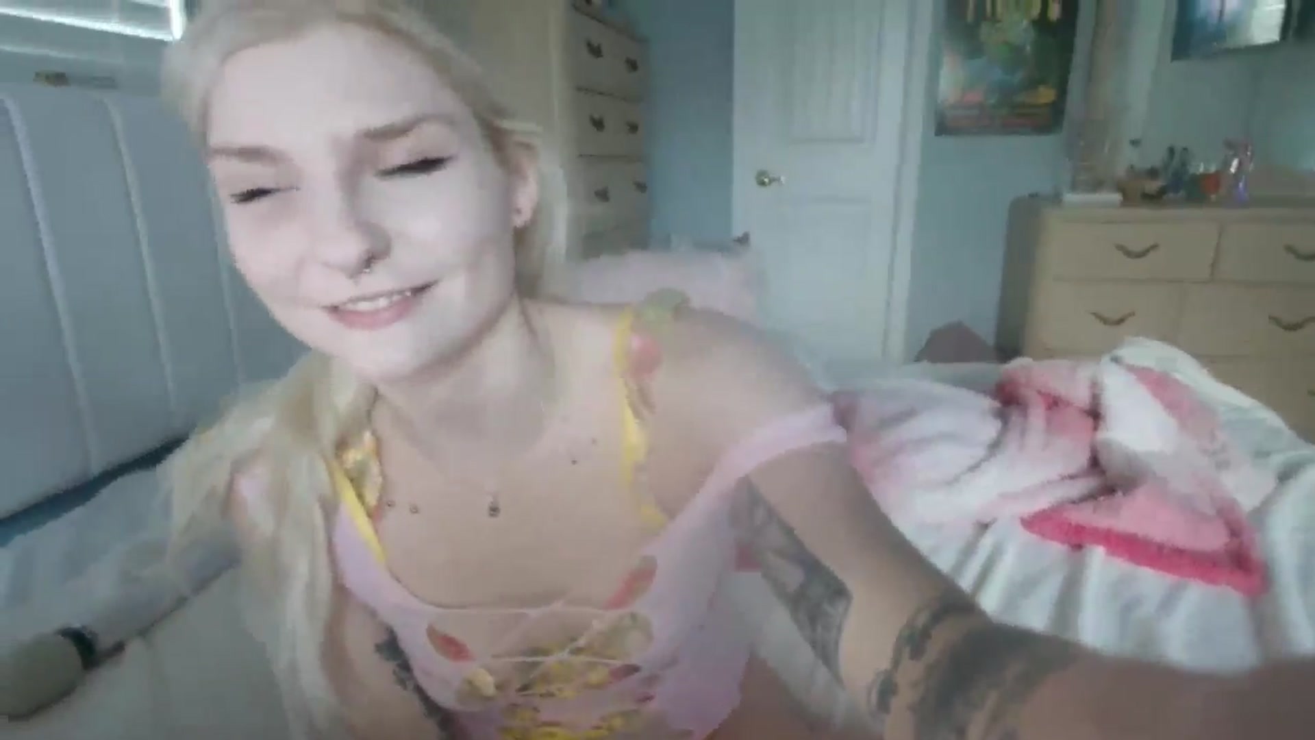 Gallery image thumbnail from DuckChan0's myfreecams stream on, 07/08/2024, 22:36 image 17 of 20