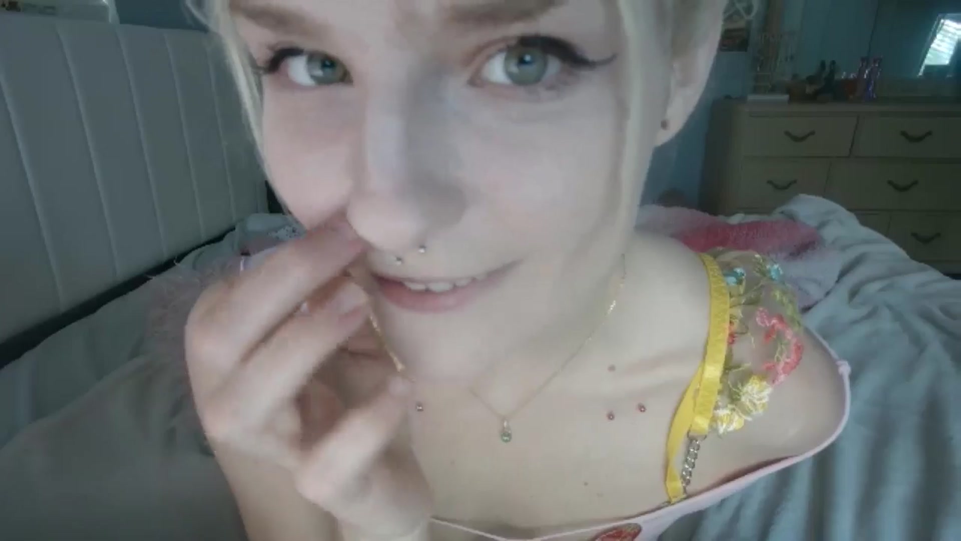 Gallery image thumbnail from DuckChan0's myfreecams stream on, 07/08/2024, 23:07 image 2 of 20